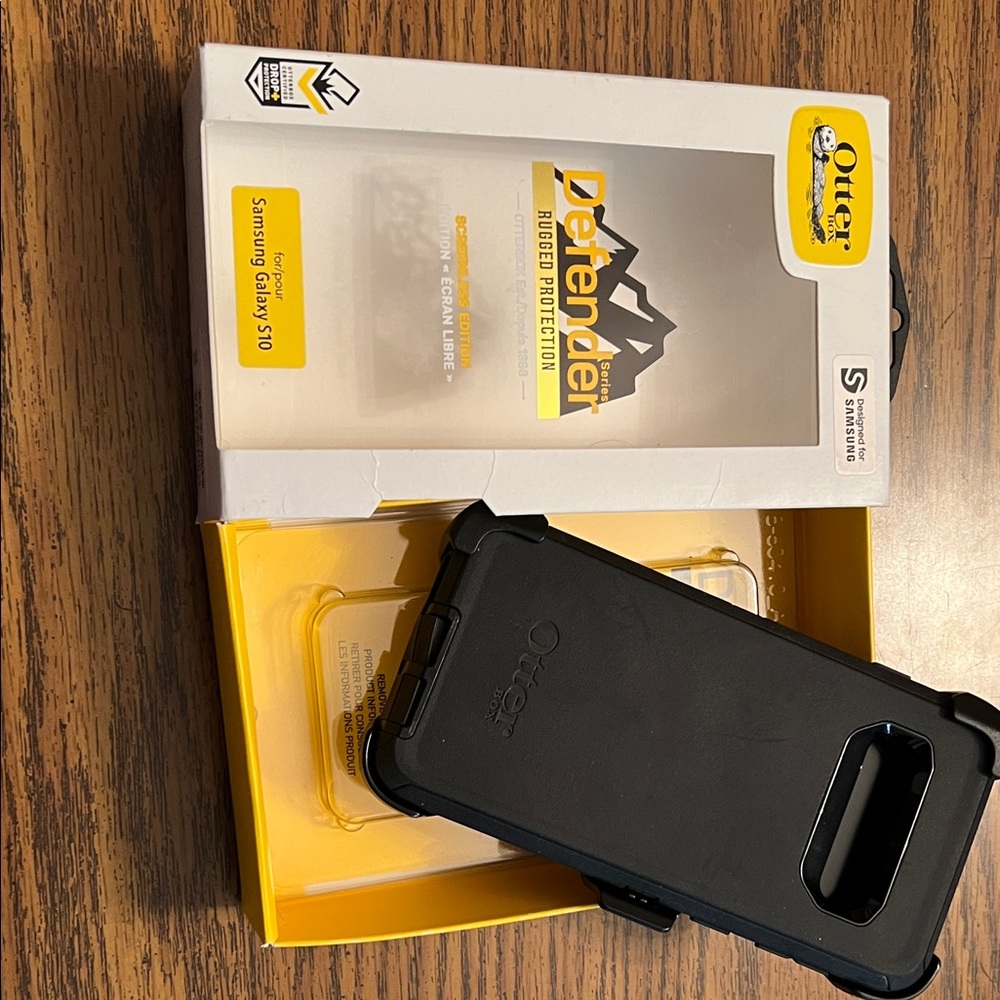 OtterBox Defender Series Black Case for Samsung Galaxy S10